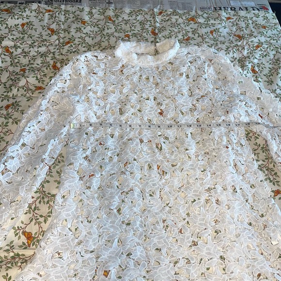 Women’s Droptail Lace Embroidered Long Sleeve Blouse - Picture 2 of 5